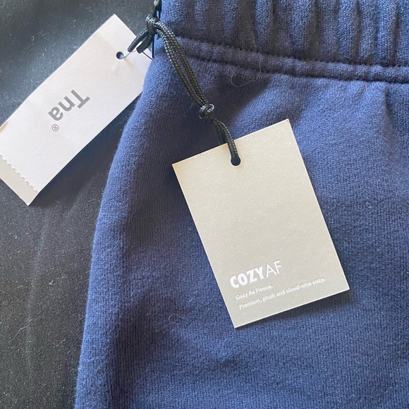 TNA CAR PERFECT HI-RISE SHORTS - Picture 2 of 2